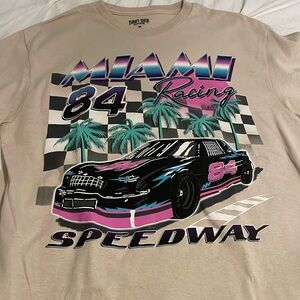 New never worn mens Tshirt